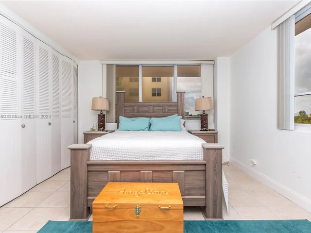 5005 Collins Ave # 808, Miami Beach FL 33140