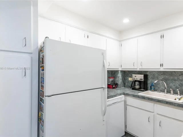5005 Collins Ave # 808, Miami Beach FL 33140