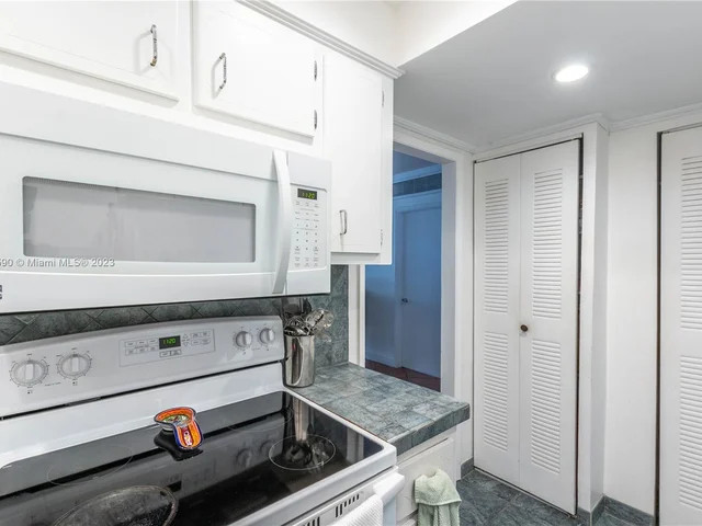 5005 Collins Ave # 808, Miami Beach FL 33140