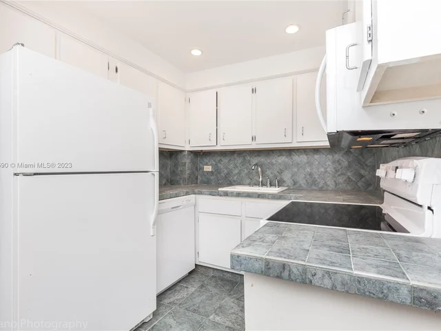 5005 Collins Ave # 808, Miami Beach FL 33140