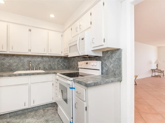 5005 Collins Ave # 808, Miami Beach FL 33140