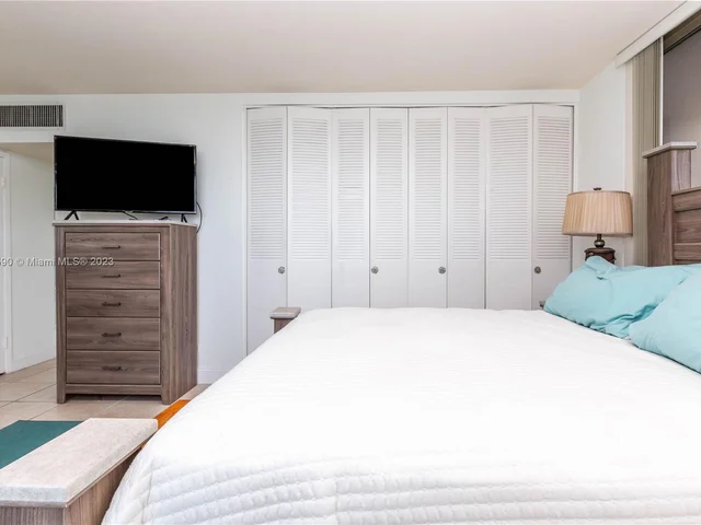 5005 Collins Ave # 808, Miami Beach FL 33140