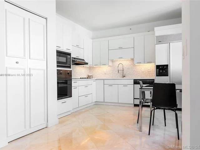 300 S Pointe Dr # 909, Miami Beach FL 33139