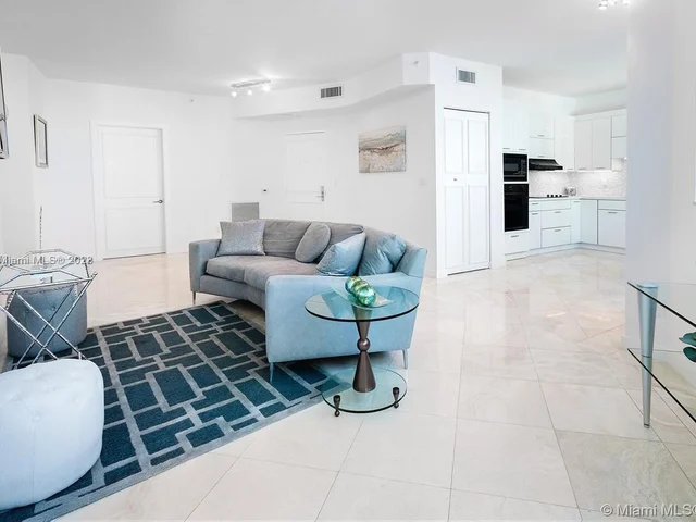 300 S Pointe Dr # 909, Miami Beach FL 33139