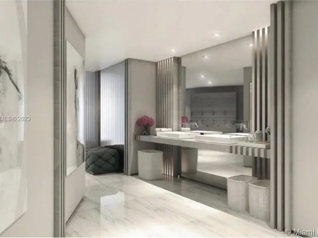 300 S Pointe Dr # 909, Miami Beach FL 33139