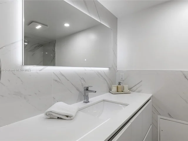2301 Collins Ave # 318, Miami Beach FL 33139