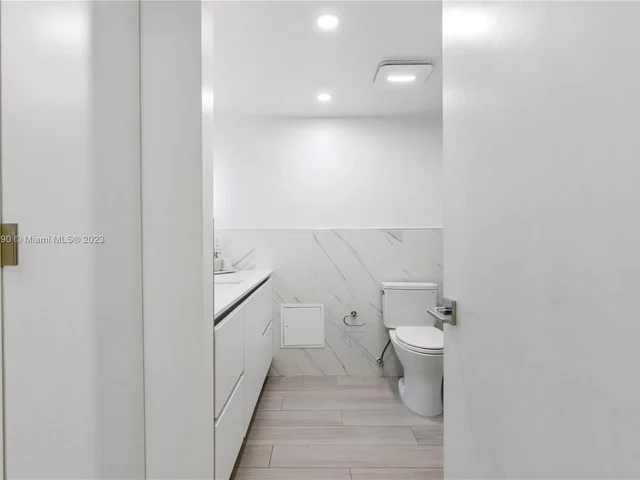 2301 Collins Ave # 318, Miami Beach FL 33139