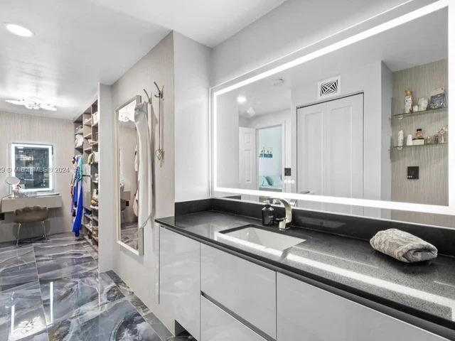 7545 E Treasure Dr # 10H, North Bay Village FL 33141