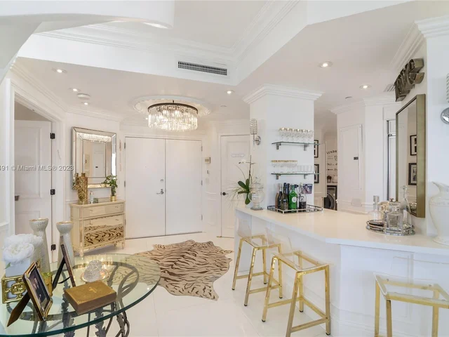 1000 W Island Blvd, Aventura FL 33160