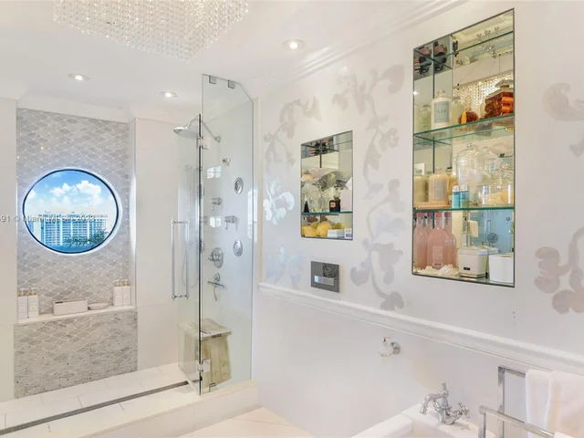 1000 W Island Blvd, Aventura FL 33160