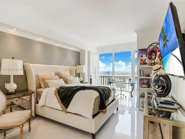 1000 W Island Blvd, Aventura FL 33160