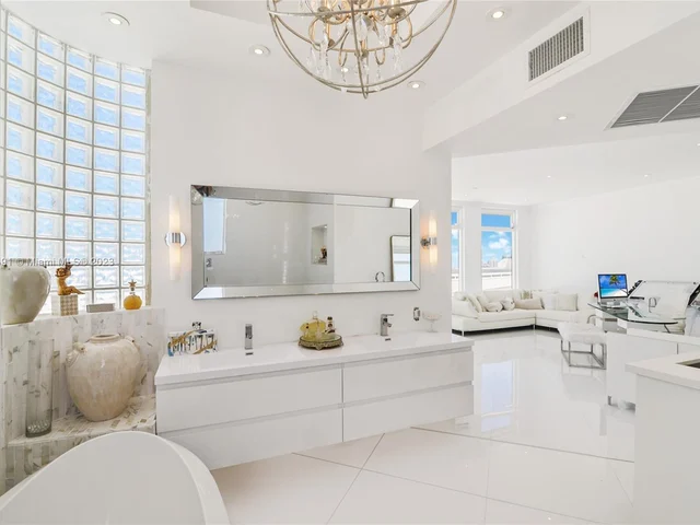 1000 W Island Blvd, Aventura FL 33160