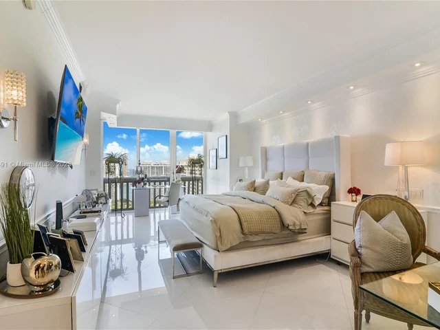 1000 W Island Blvd, Aventura FL 33160