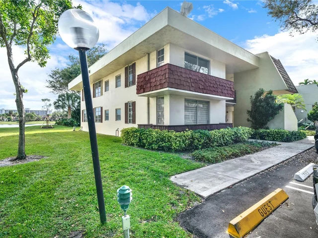 3200 N Course Ln # 216, Pompano Beach FL 33069