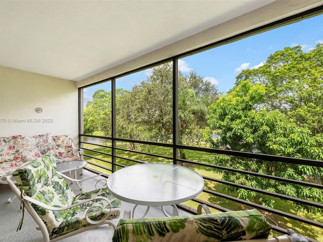 2324 S Cypress Bend Dr # 315, Pompano Beach FL 33069