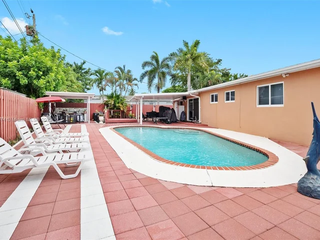 425 SW 64th Ter, Margate FL 33068