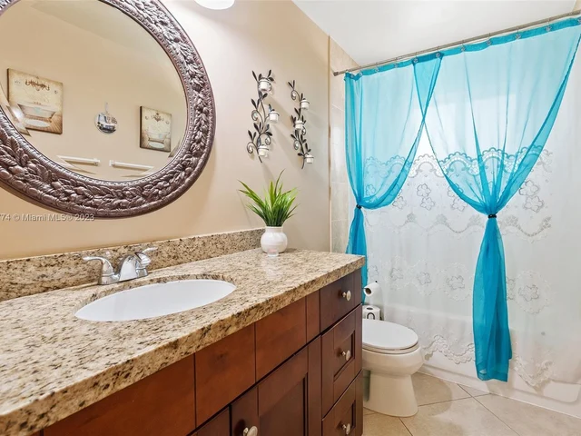 425 SW 64th Ter, Margate FL 33068