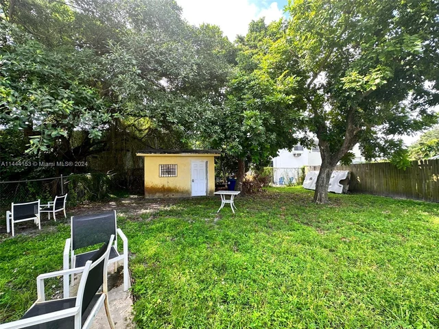 1366 NW 75th St, Miami FL 33147