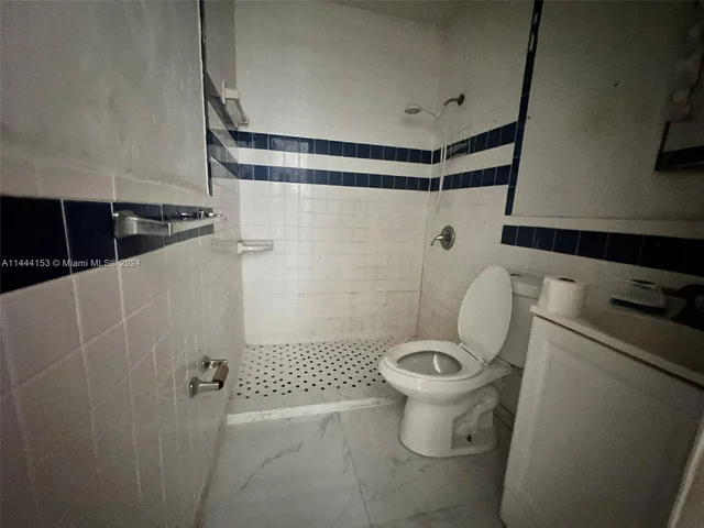 1366 NW 75th St, Miami FL 33147