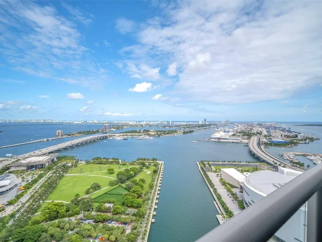 888 Biscayne Blvd # 4111, Miami FL 33132