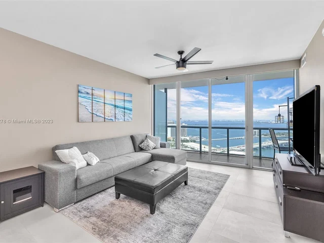 888 Biscayne Blvd # 4111, Miami FL 33132