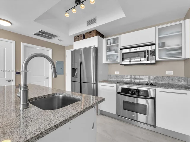 888 Biscayne Blvd # 4111, Miami FL 33132