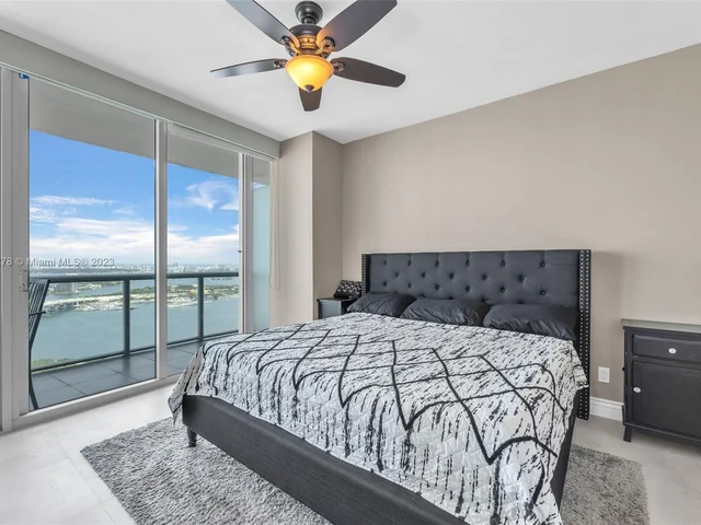 888 Biscayne Blvd # 4111, Miami FL 33132