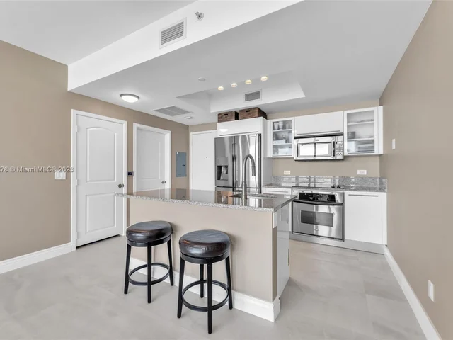 888 Biscayne Blvd # 4111, Miami FL 33132