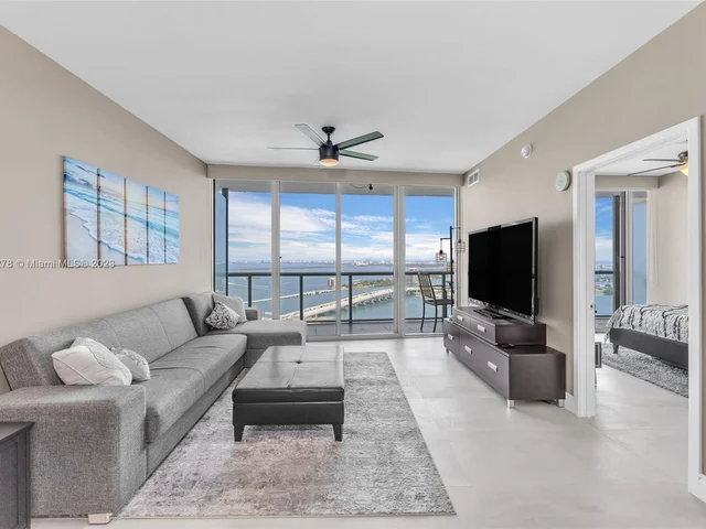 888 Biscayne Blvd # 4111, Miami FL 33132