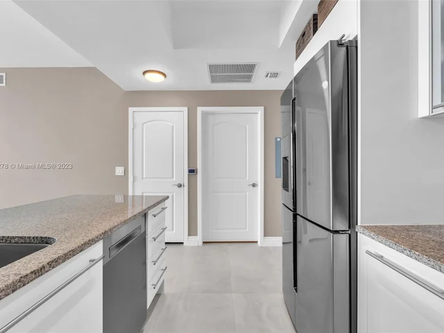 888 Biscayne Blvd # 4111, Miami FL 33132