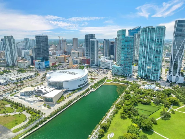 888 Biscayne Blvd # 4111, Miami FL 33132