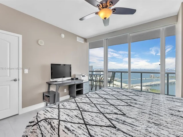 888 Biscayne Blvd # 4111, Miami FL 33132