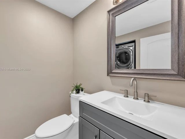 888 Biscayne Blvd # 4111, Miami FL 33132