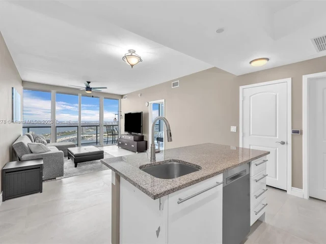 888 Biscayne Blvd # 4111, Miami FL 33132