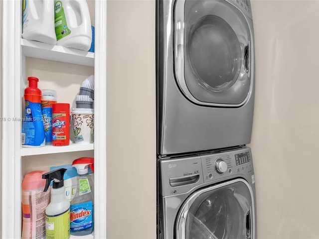 888 Biscayne Blvd # 4111, Miami FL 33132