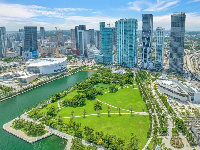 888 Biscayne Blvd # 4111, Miami FL 33132