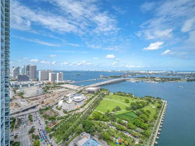 888 Biscayne Blvd # 4111, Miami FL 33132