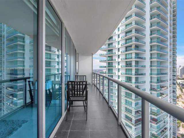 888 Biscayne Blvd # 4111, Miami FL 33132