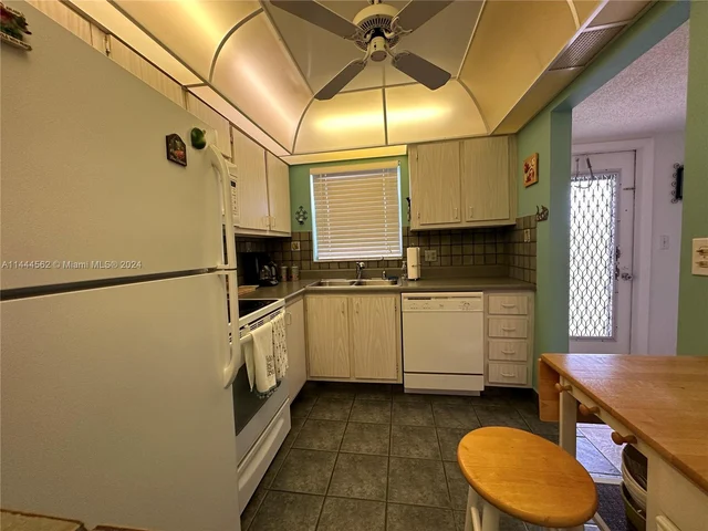 6700 Royal Palm Blvd # 303D, Margate FL 33063