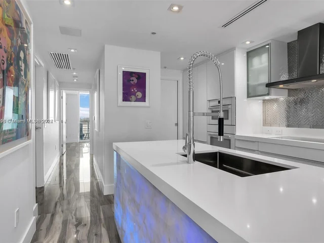 3801 Collins Ave # 1104, Miami Beach FL 33140