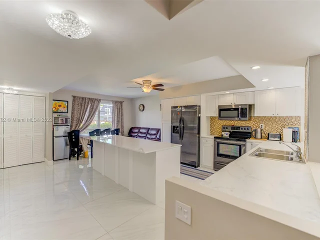 2222 NE 7th St # 12, Hallandale Beach FL 33009