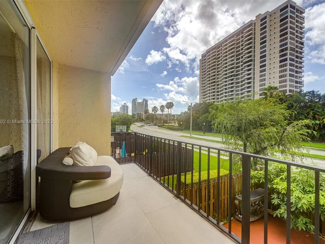 2222 NE 7th St # 12, Hallandale Beach FL 33009