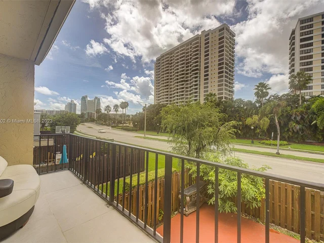 2222 NE 7th St # 12, Hallandale Beach FL 33009