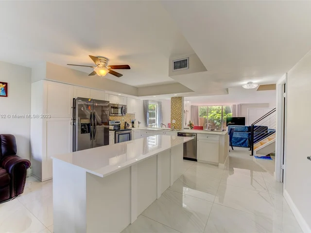 2222 NE 7th St # 12, Hallandale Beach FL 33009