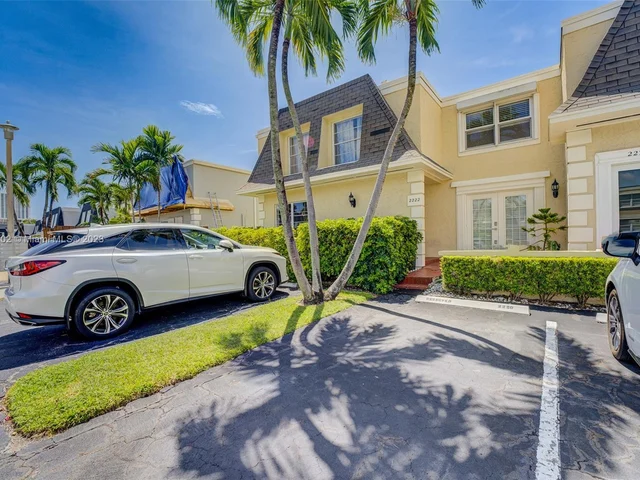 2222 NE 7th St # 12, Hallandale Beach FL 33009