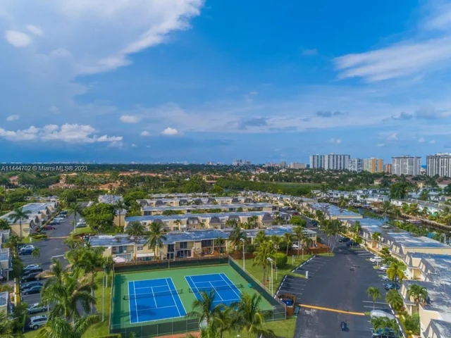 2222 NE 7th St # 12, Hallandale Beach FL 33009