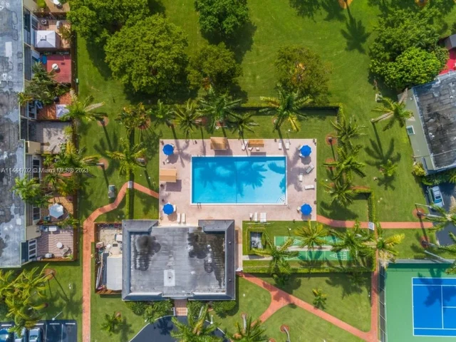 2222 NE 7th St # 12, Hallandale Beach FL 33009