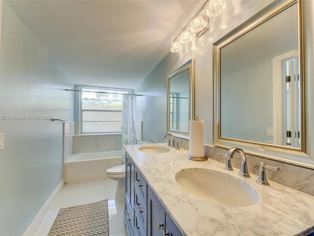 2222 NE 7th St # 12, Hallandale Beach FL 33009