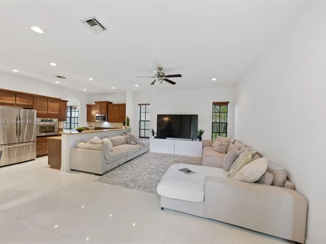 3695 NW 87th Ave, Cooper City FL 33024