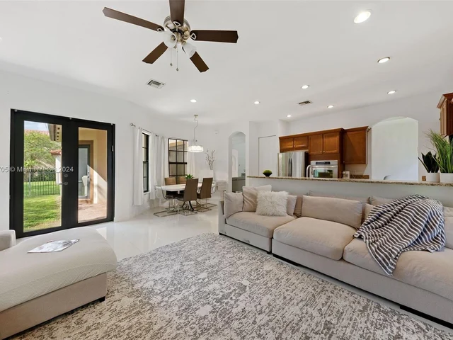 3695 NW 87th Ave, Cooper City FL 33024